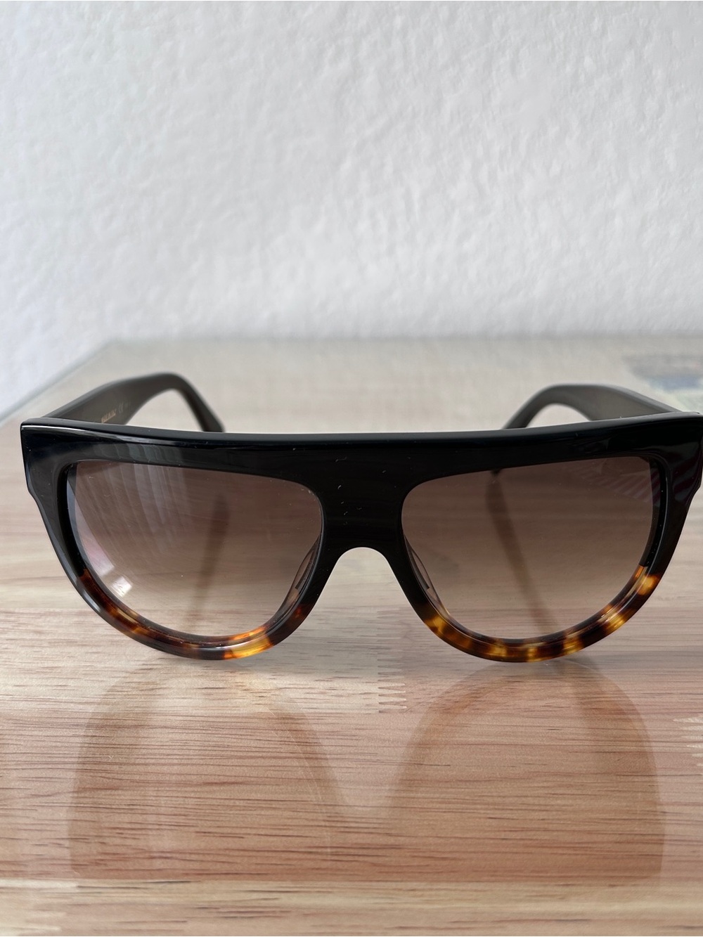 Celine • CL 41026/S FU55l • Women’s  Sunglasses • Black/Tortoise • Preowned - Picture 2 of 7